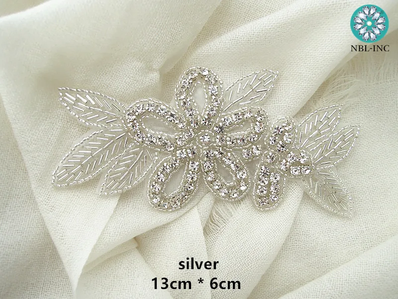 (30pcs) Ručné korálkové svadobné Drahokamu kvet Nášivka patch zlata železo na svadobné šaty WDD0954