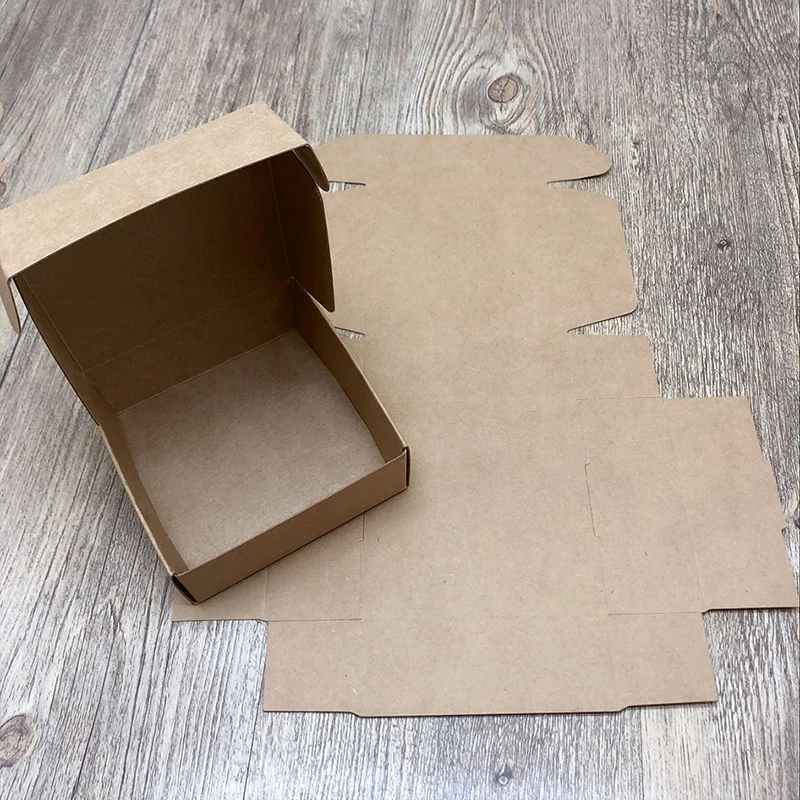 50pcs 10.5 × 10e.5x4cm Kraft Papier Dráha Balenie Box Retro Príslušenstvo DIY Darčekové Krabice
