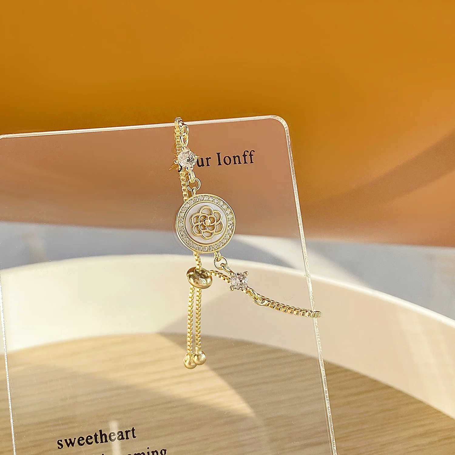 Kórejský nové módne šperky jednoduché kolo camellia shell 14K zlato náramok študent ženy môžu natiahnuť a nastaviť denný náramok