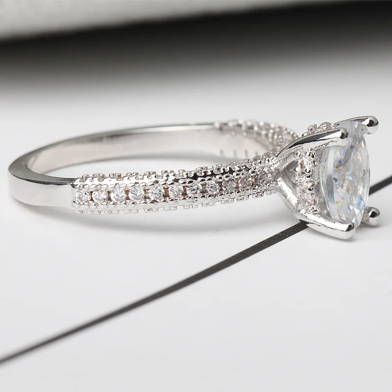 Najpredávanejšie nový flash diamond kolo princezná krúžok Európskych a Amerických módnych žena zapojenie svadobné diamantový prsteň ring