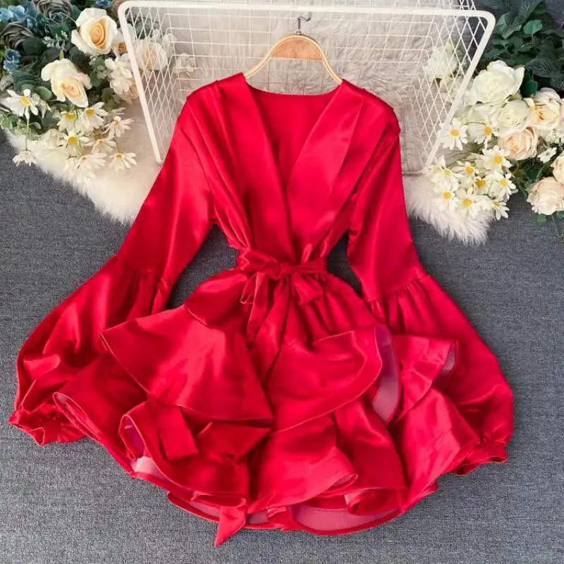 Sexy Šaty Módne Svietidla Rukáv Prehrabať Sladké Farbou High-end Satin Textúra Elegantné Temperament Zatvorené Pás Vestidos