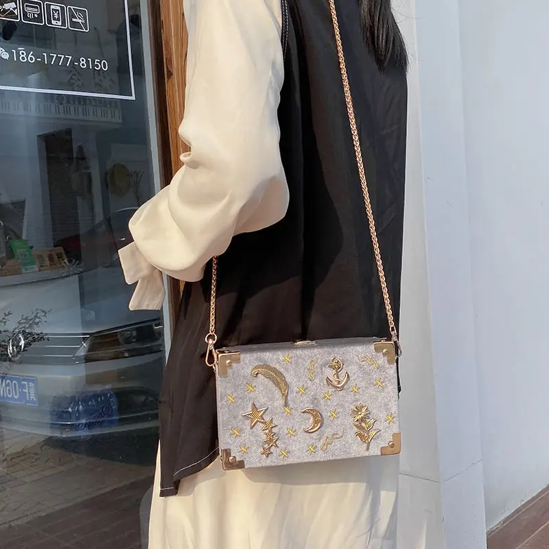 Velvet Malé Námestie taška pre ženy 2021 nový kórejský výšivky módne všestranný reťazca Jediný Ramenný Messenger box vrece