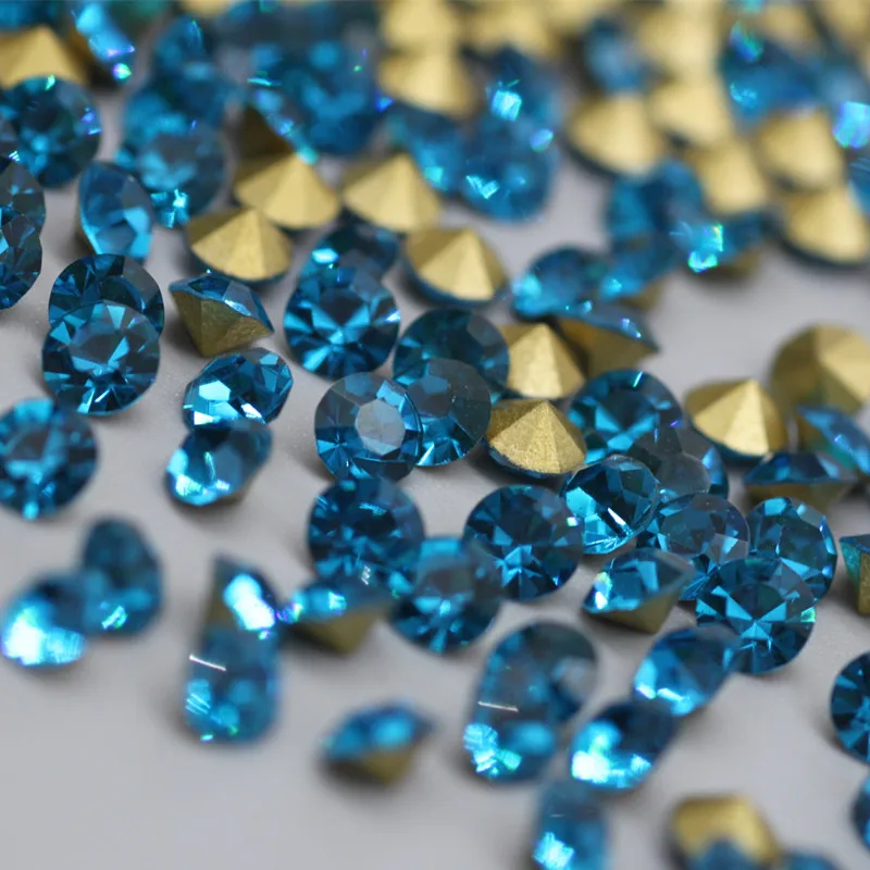 Vynikajúcu kvalitu Kolo páva modrého s ostrými spodnej Drahokamu Nail Art Crystal Kamienkami Oblečenie Šaty Nášivka Dekorácie