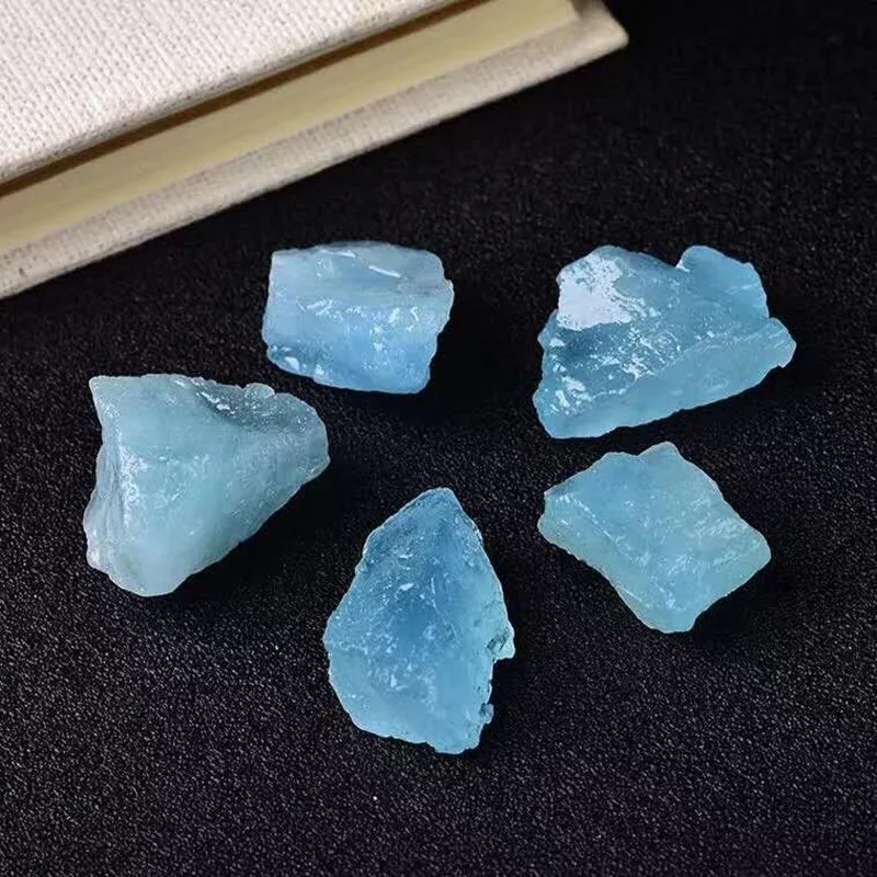 Akvamarín surové kryštály hrubý kameň prírodné kamene a minerály, drahé kamene reiki liečenie feng shui šperky cristal dekoratívne