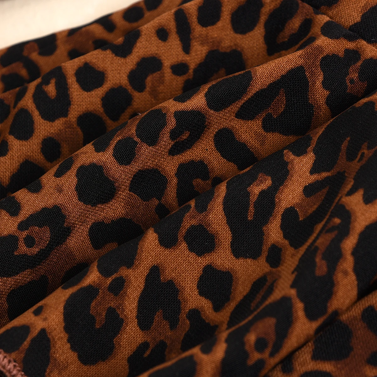 Móda Nové Jeseň Dievčatko je Dlhé rukávy a Nohavice Vyhovovali Leopard Volánikmi T-shirt+Elastické Výšivky Svetlice Džínsy Dievčatá Nastaviť