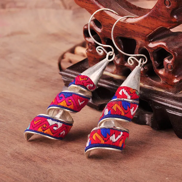Národné, Etnické Pôvodné vyšívané náušnice Miao strieborné pozlátené handričkou výšivky visieť šperky bavlna farba náhodne