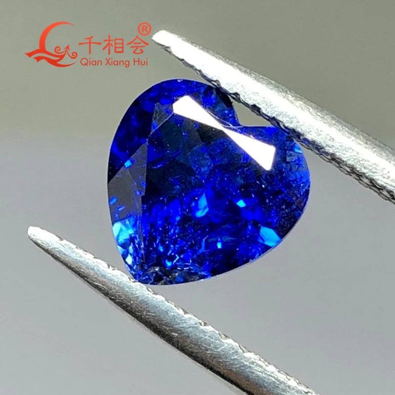 Srdce tvar umelé zafír modrá farba prírodná rez vrátane drobné trhliny a inklúzie korund voľné klenot kameň