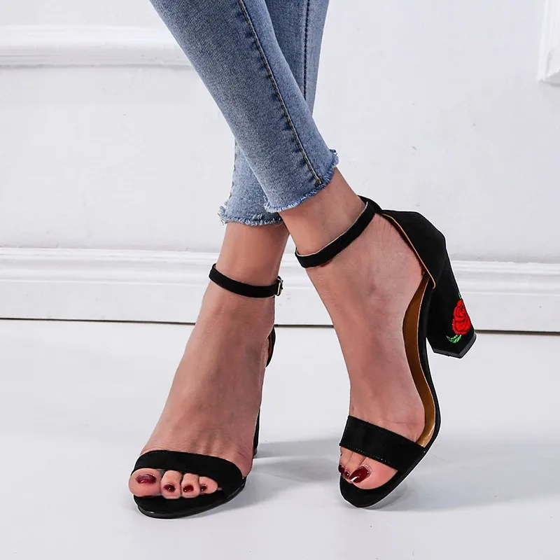 Veľká Veľkosť Sandále dámske Letné Nové Európske A Americké Vyšívané Hrubé-podpätky Pracky Sexy Vysoké podpätky Sandále