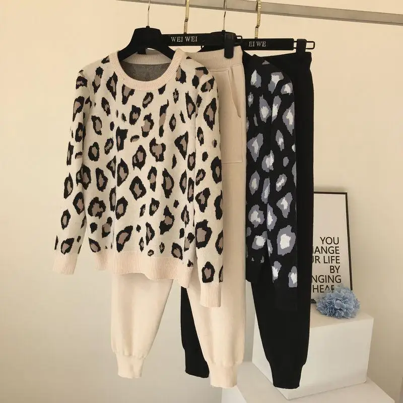 2020 jesenné a zimné nové osobné leopard tlač pulóver s dlhým rukávom knitwear jednoduché malé nohy nohavice nastaviť