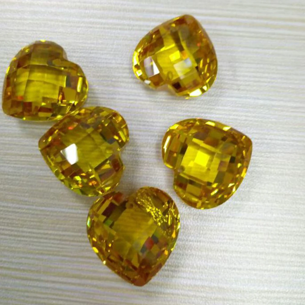 3 kusy zlatej farby cubic zirconia srdce tvar prívesok s 1 mm otvor zlatožltú farbu cz kameň náhrdelník šperky