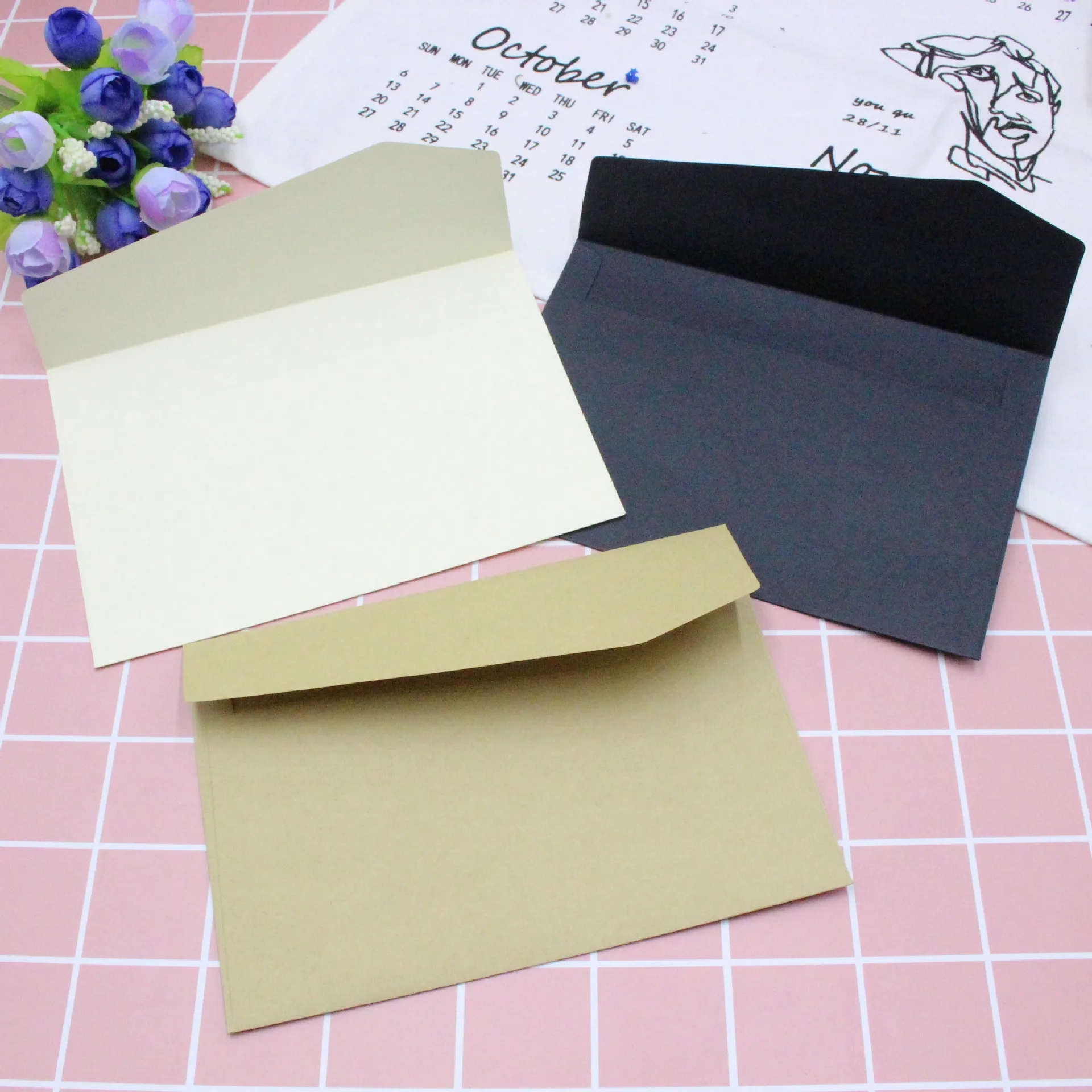 60PC Klasická White Black Kraft Prázdne Mini Papierové Obálky s okienkom Svadobné oznámenia Obálky Obálky Darček