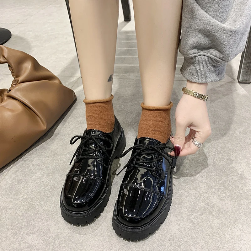 Black White PU Kožené Oxford Topánky Pre Ženy 2021 Jar Bežné Pohodlné Mokasíny Platformu Čipky Derby Topánky Žena Byty