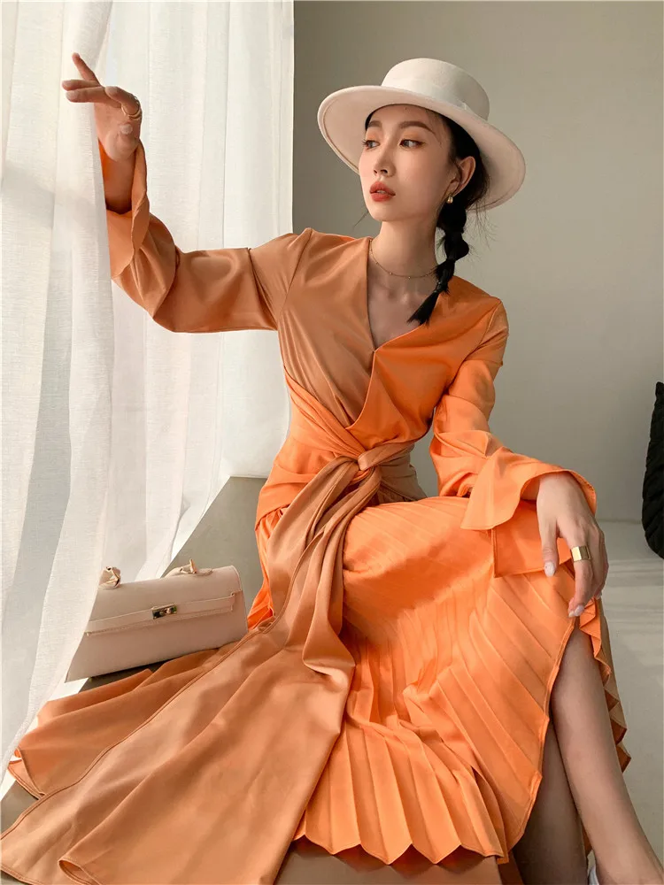 CHEERART Orange Dlho Skladaný Šaty 2021 Svetlice Rukáv V Krku Zábal Dlhý Rukáv Tunika šnurovacie Dámske Šaty Módne Desinger
