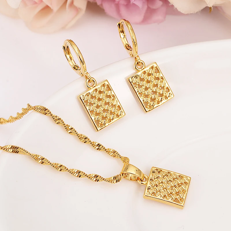 Gold Dubai indiaVintage Afriky Korálky Šperky Sady pre Ženy Fashion Square Charms Náhrdelníky Náušnice Svadobné Šperky, Darčekové Sety