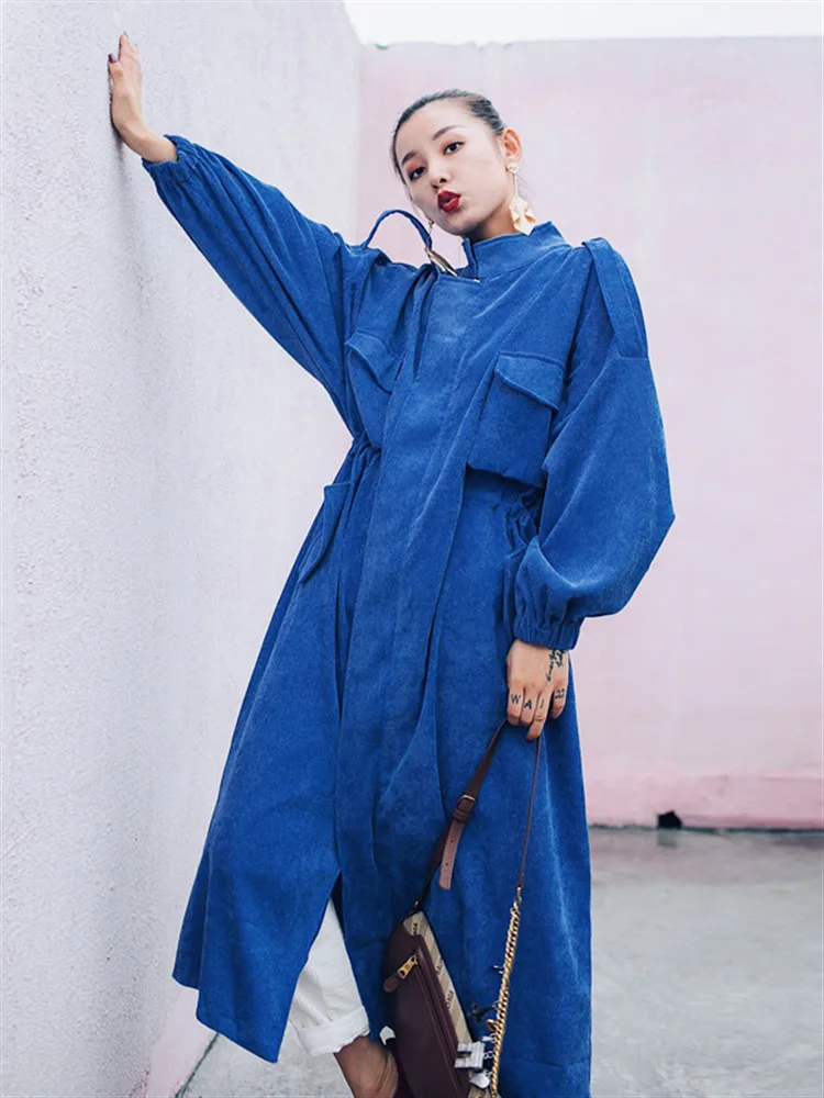Jesenné a Zimné 2019 Windbreaker Modrá Žien kórejská Verzia Koleno Dĺžke Šnúrkou Pás Menčester Kabát Plus Veľkosť Windbreaker