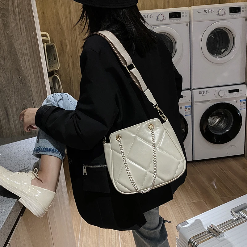 Luxusné dizajnér dámy rameno messenger taška jednoduchá kabelka biela žena reťazca taška mäkké kožené malé námestie taška 2020 nové