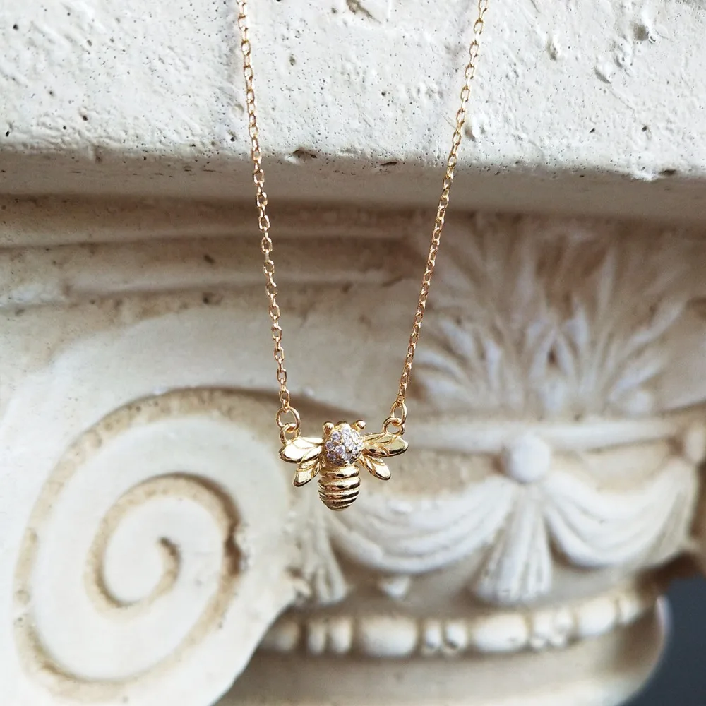 MLKENLY Prívesok & Náhrdelník Jedinečný Roztomilý Bee Zlatá Farba Zlata Reťazca Kríž Náhrdelník Chocker Malé Šperky