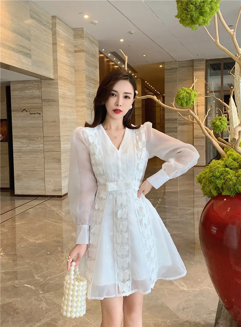 Nové Elegantné tvaru Šaty Žena Svietidla Rukáv biela pevná čipky motýľ Jar Krátke šaty žena vintage vestido jeseň 2020