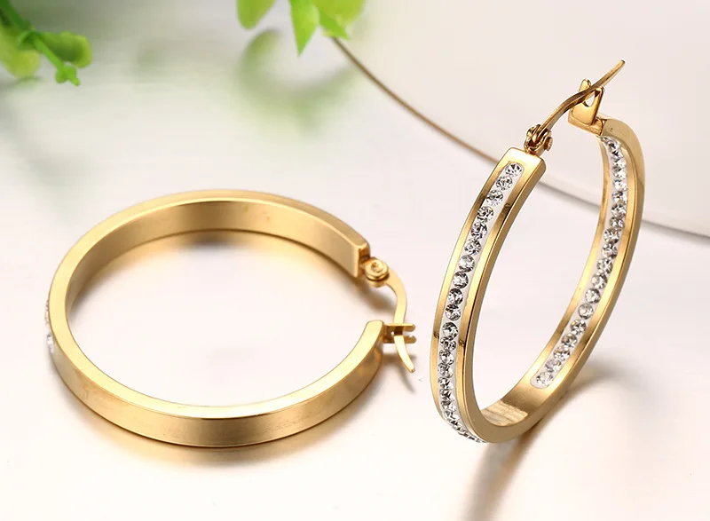 QWC zimné TBB74 módne šperky pre ženy darček k narodeninám zlato kov s kameňa Jednoduché titánové ocele pánske 0 tvar náušnice