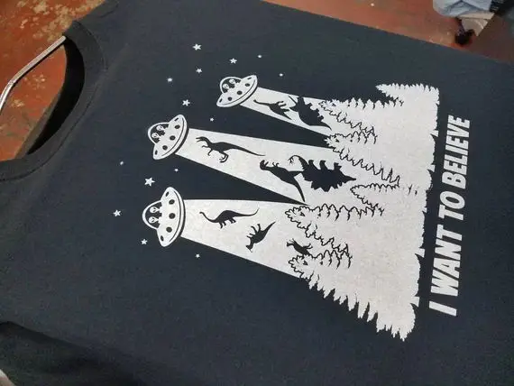 Vtipné Cudzie Vytlačené Unisex Čierne Tričko Chcem Veriť Kawaii Dinosaura Lete Bavlna Únosu Vesmíre T Shirt Žien Nové