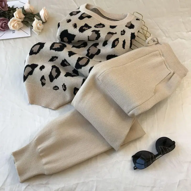 2020 jesenné a zimné nové osobné leopard tlač pulóver s dlhým rukávom knitwear jednoduché malé nohy nohavice nastaviť