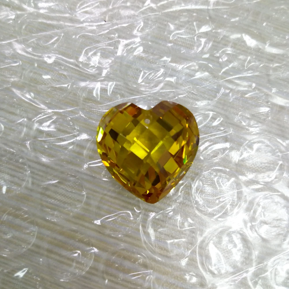 3 kusy zlatej farby cubic zirconia srdce tvar prívesok s 1 mm otvor zlatožltú farbu cz kameň náhrdelník šperky