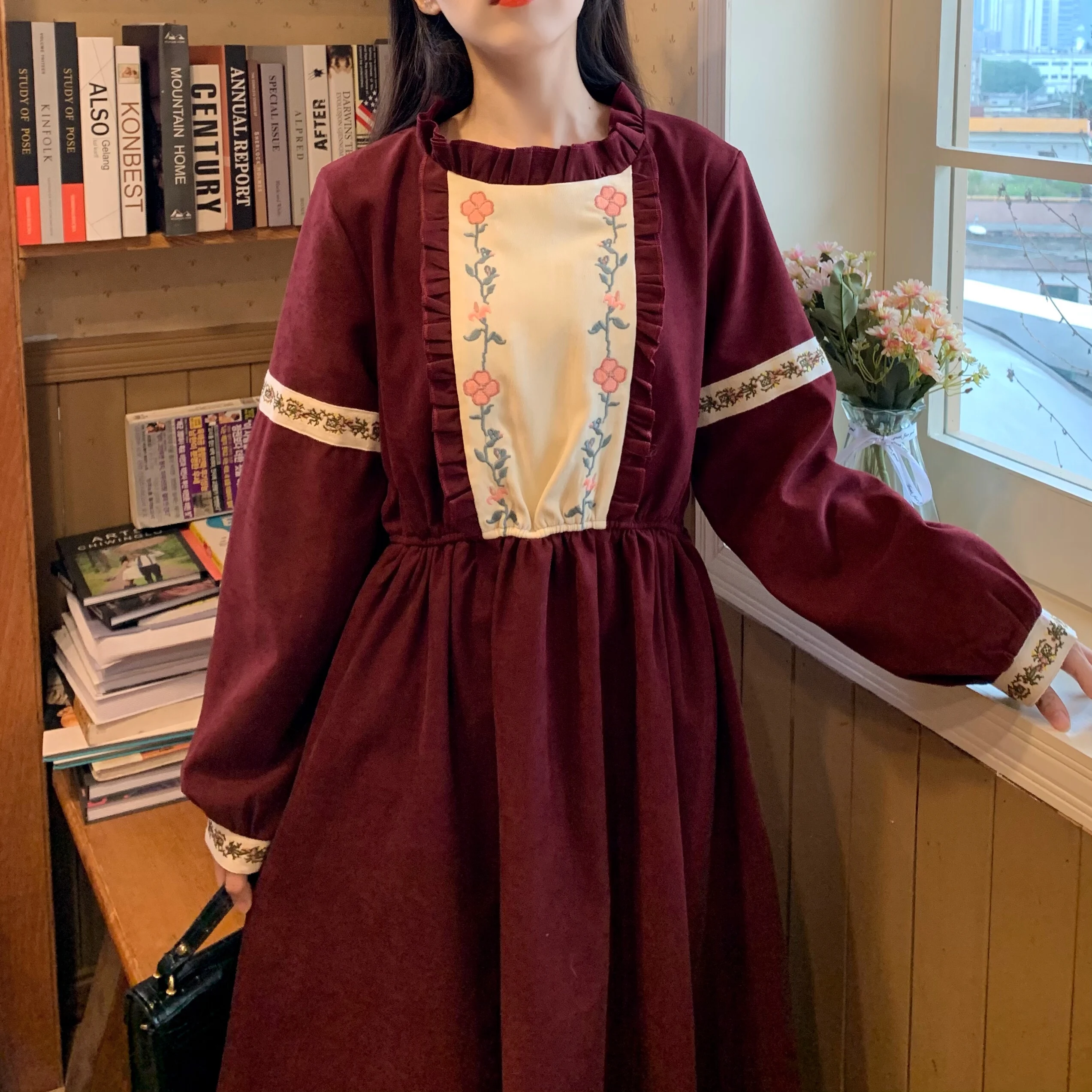 Japonský Kawaii Vintage Čínske Červené Ženy Šaty 2020 Jeseň Zima Vintage Hepburn Voľné Kvetinové Výšivky Žena Šaty Vestido