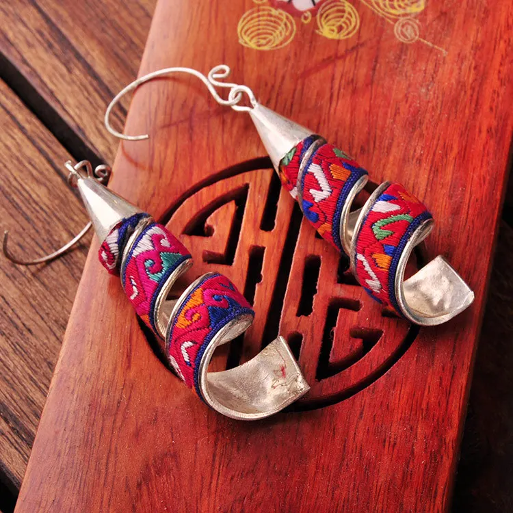 Národné, Etnické Pôvodné vyšívané náušnice Miao strieborné pozlátené handričkou výšivky visieť šperky bavlna farba náhodne