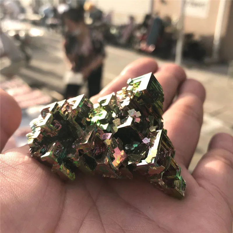 Prírodná Zelená Farba Kovu Bizmutu Crystal Vzor Pyramída V Tvare Rodiny Dekorácie Darček Liečivé Minerálne