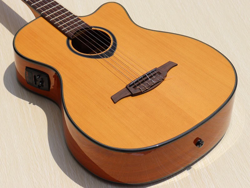 Pôvodné kvalitné vysoký lesk elektro klasická gitara gitara zásob