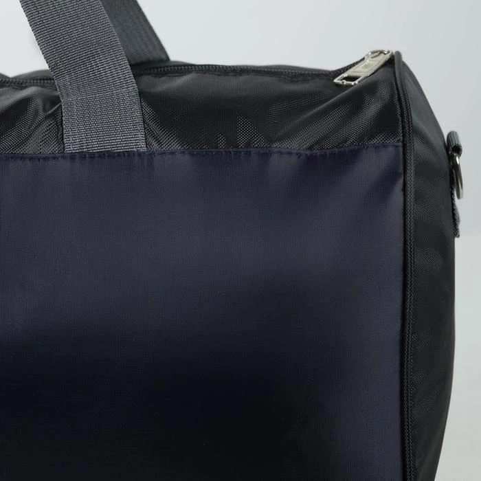 Športová taška, zazipovaný priestoru, dlhý popruh, čierne / tmavo modré