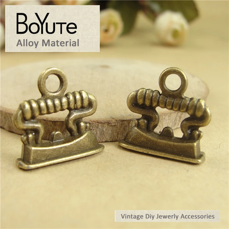 BoYuTe (100 Ks/lot) 16*17 MM Antické Bronzové Pozlátené Zliatiny Zinku Elektrickú Žehličku Prívesok Charms Šperky poznatky pre Hobby Ručné