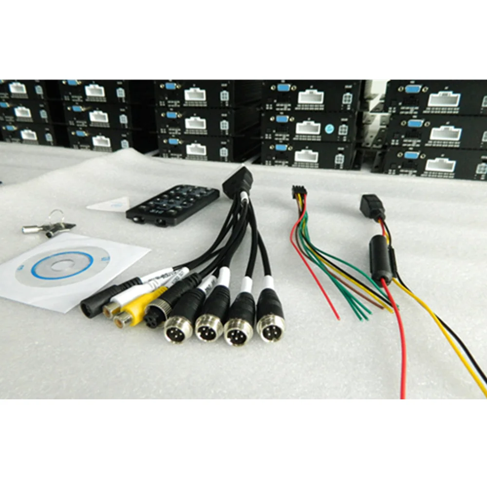 LSZ NTSC / PAL mdvr factory nové ahd vysokým rozlíšením koaxiálny SD karta, maximálna podpora 256g 4CH mobile DVR truck monitorovanie