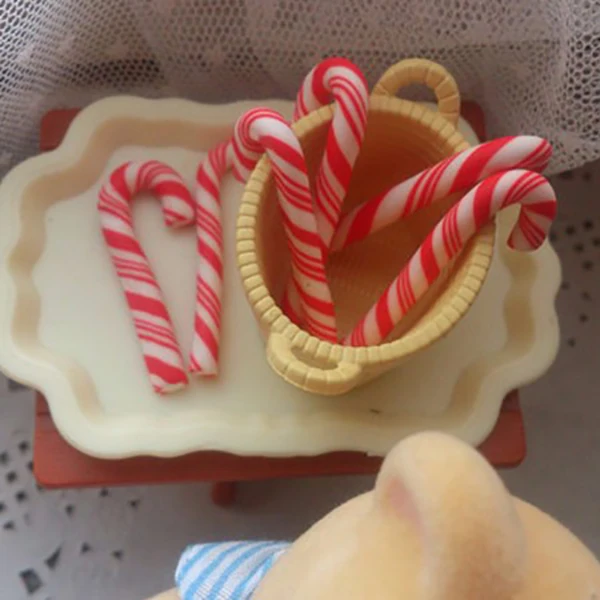 Najnovšie 50Pcs Červené A Biele Ručne vyrábané Vianočné Candy Cane Kawaii Miniatúrne Potravín domček pre bábiky Domova