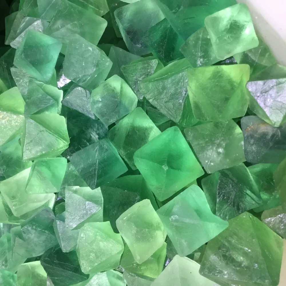 Prírodné Zelené fluorite octahedron drahokam crystal polytope na ozdobu