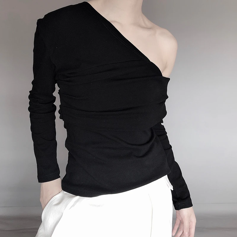 TWOTWINSTYLE Sexy Mimo Rameno dámske tričká Asymmetricsl Tenký Dlhý Rukáv Fashion Čierne Tričko Ženské Oblečenie 2020 Jar