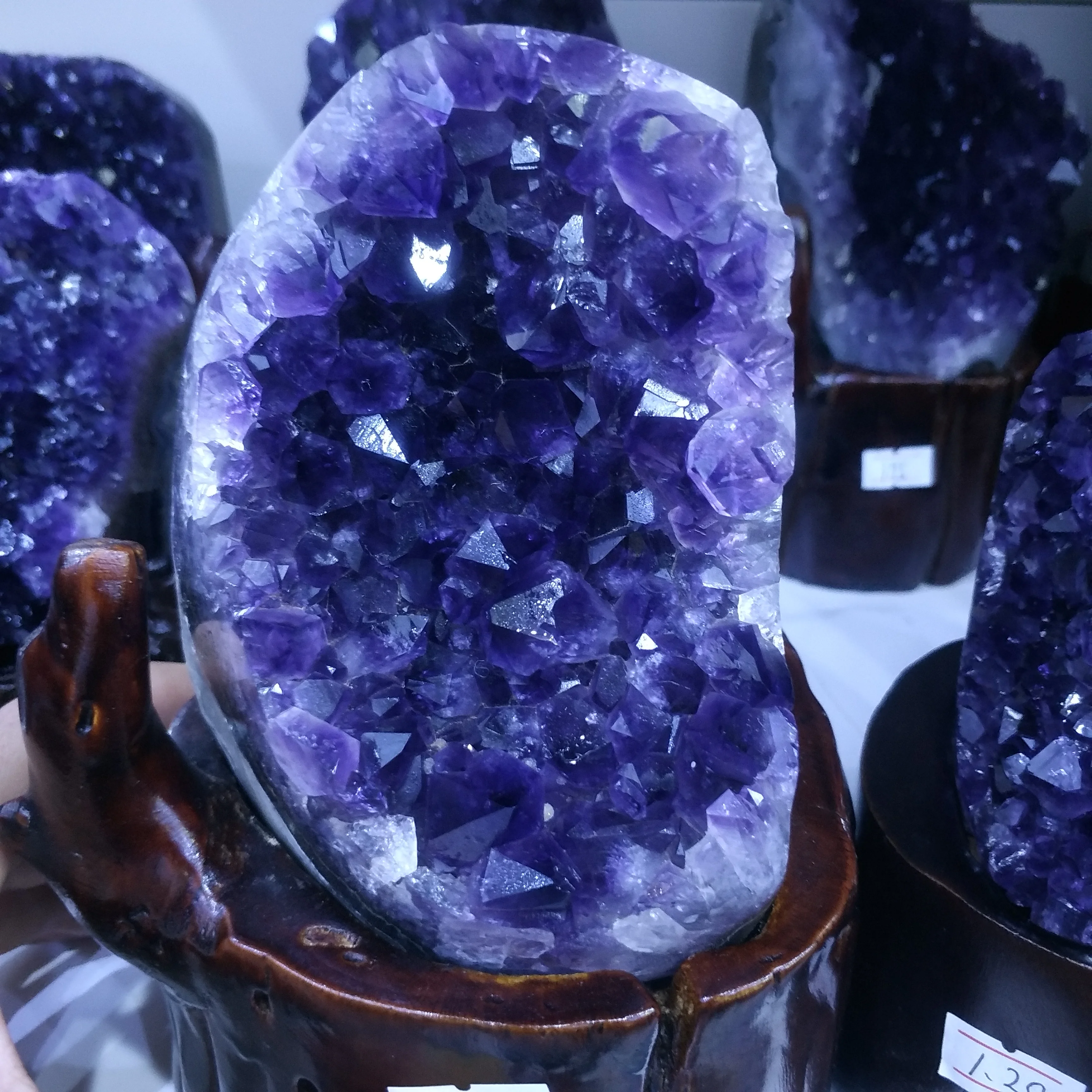1.4 kg Prírodné fialová crystal klastra prírodné Uruguaj ametyst jaskyňa dekorácie + základňa