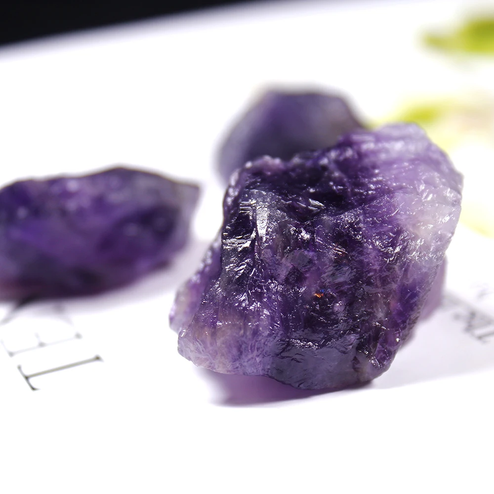 50g/vrece Prírodných ametyst Surové Crystal deep purple Hrubým Vzorom Liečivý kryštál kremeňa kamene a minerály akvárium kameň