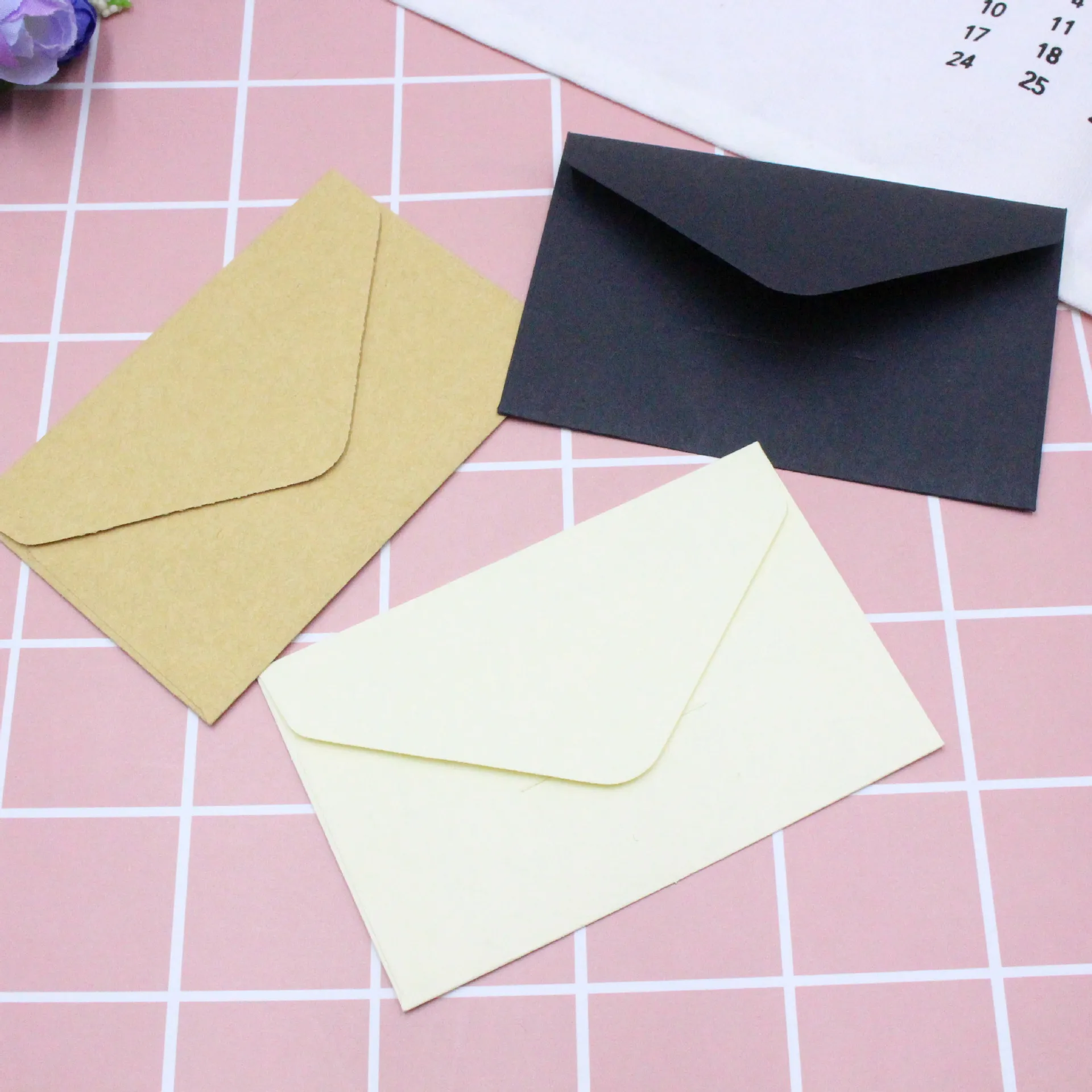 60PC Klasická White Black Kraft Prázdne Mini Papierové Obálky s okienkom Svadobné oznámenia Obálky Obálky Darček
