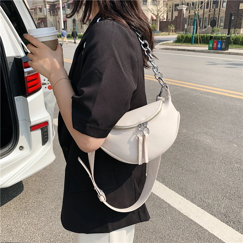 Dámske sedlo taška PU kožené crossbody taška Módu hrudníka taška pre ženy 2020 Žena Luxusná cestovná taška Strieborné Reťaze ženy taška