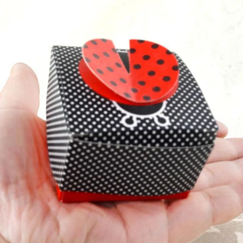 Nové 20pcs roztomilý Tvorivé Lienka Sweet Candy Box Červená Čierna Bodka Farba BaBy Sprcha Narodeninovej Party Candy Box Svadobné Prospech Darčekovej krabičke