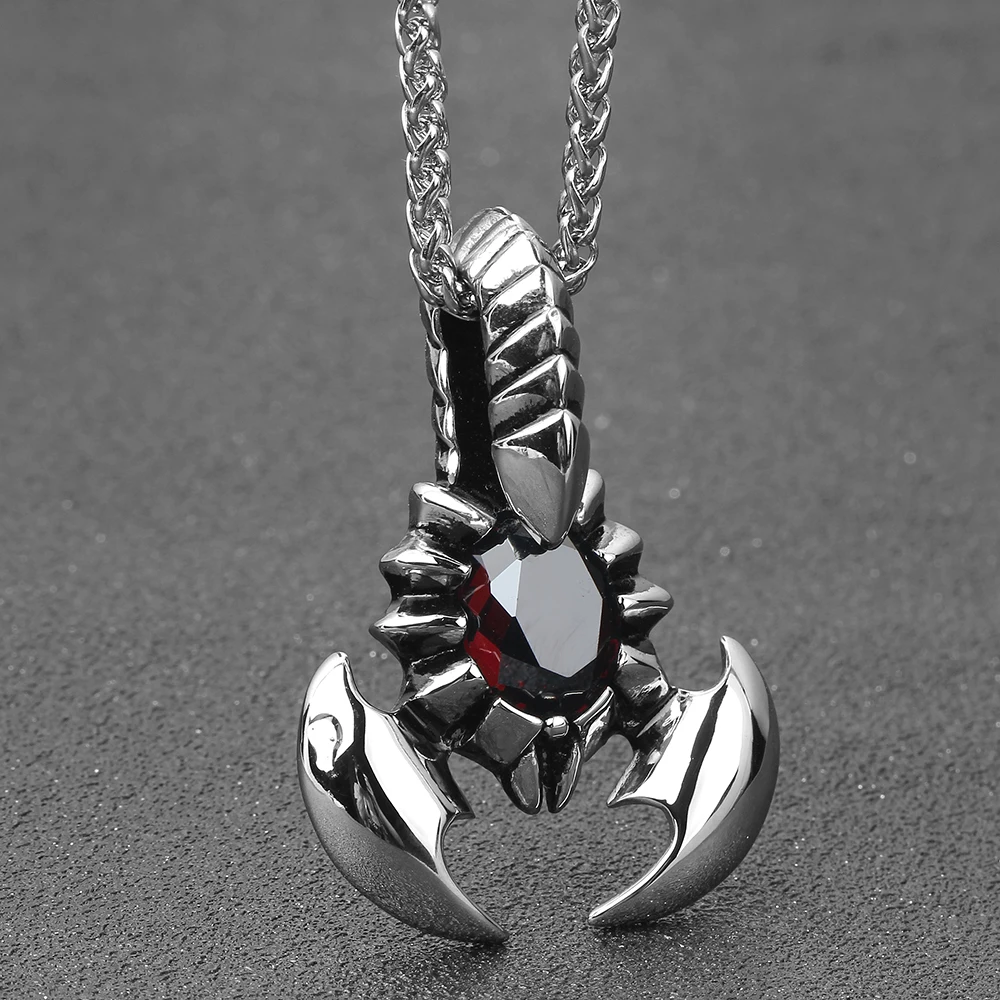 Pekný scorpion king červený kameň mužov prívesok panovačný prehnané alternatívne titánové ocele náhrdelník priateľ dar