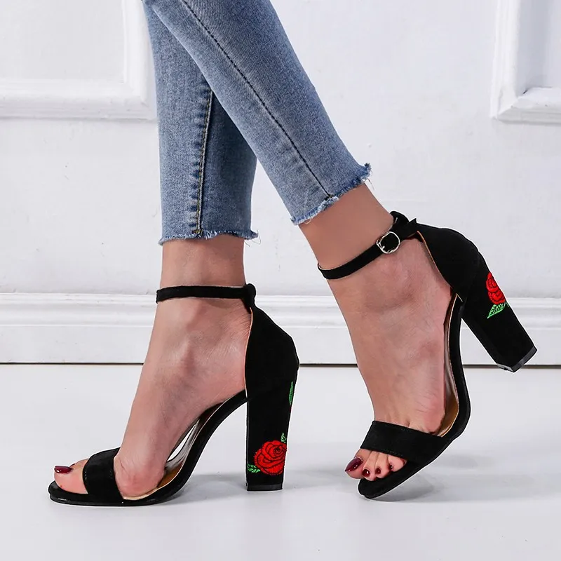 Veľká Veľkosť Sandále dámske Letné Nové Európske A Americké Vyšívané Hrubé-podpätky Pracky Sexy Vysoké podpätky Sandále